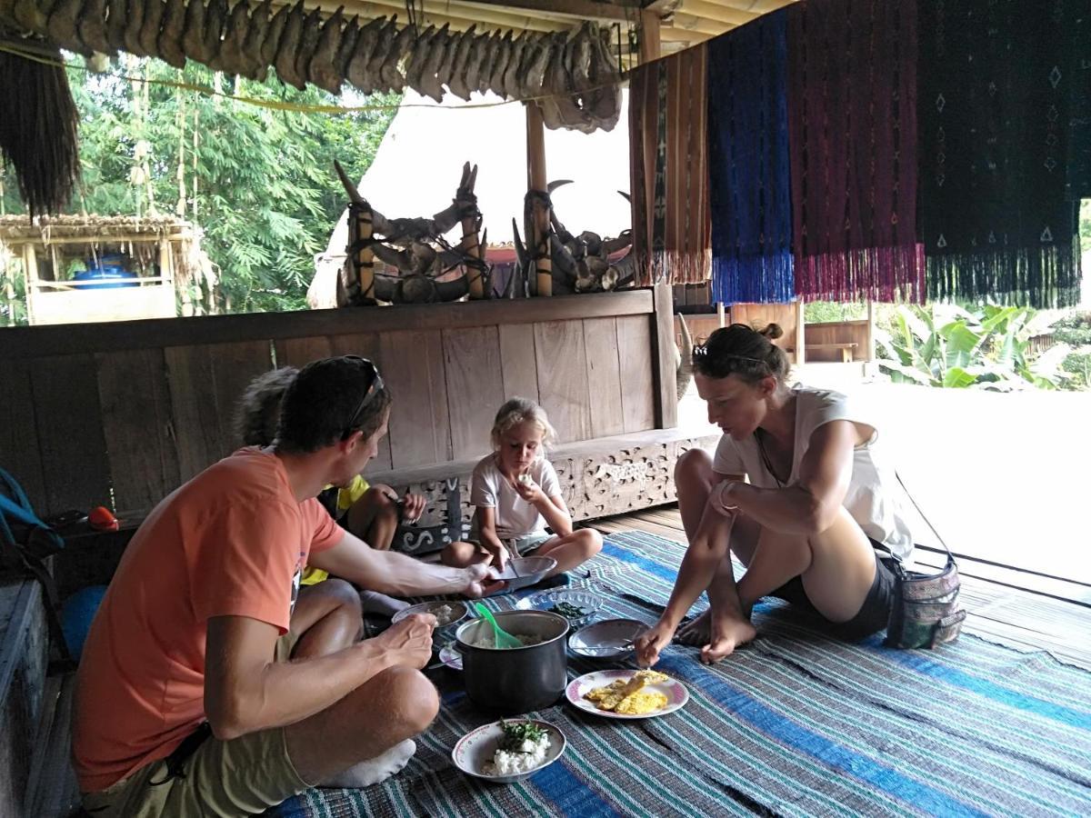 Arnolds Familly Homestay Bajawa エクステリア 写真