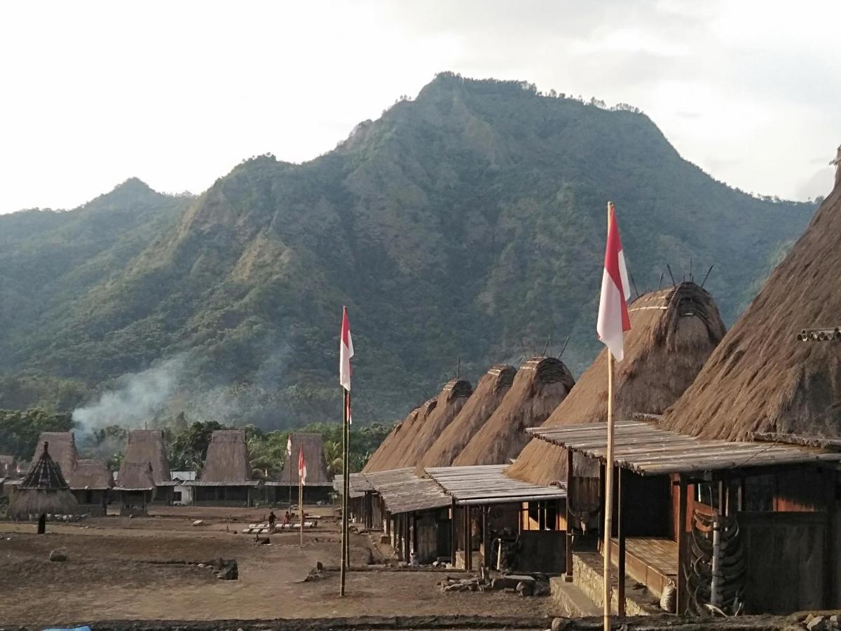 Arnolds Familly Homestay Bajawa エクステリア 写真
