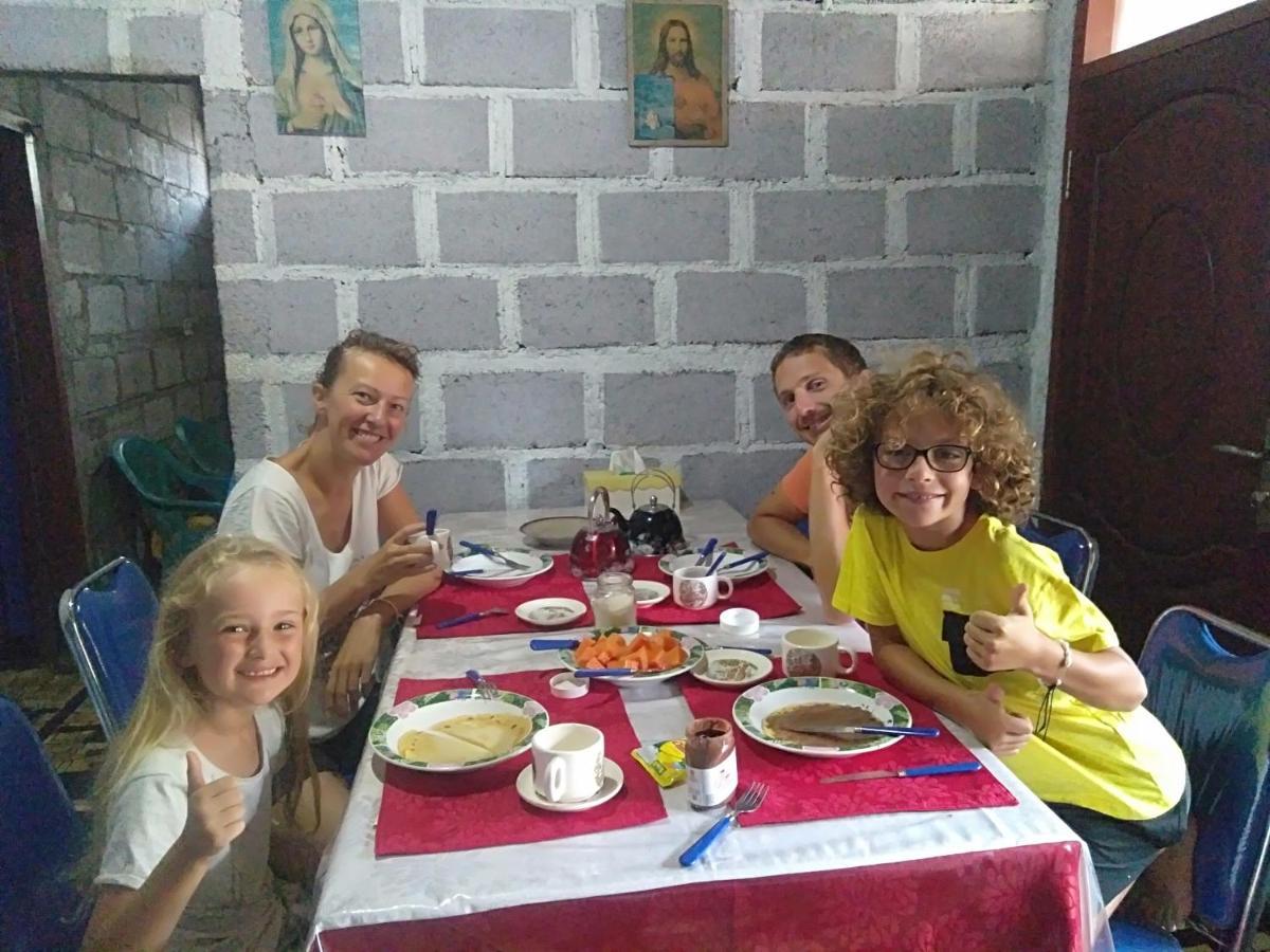 Arnolds Familly Homestay Bajawa エクステリア 写真