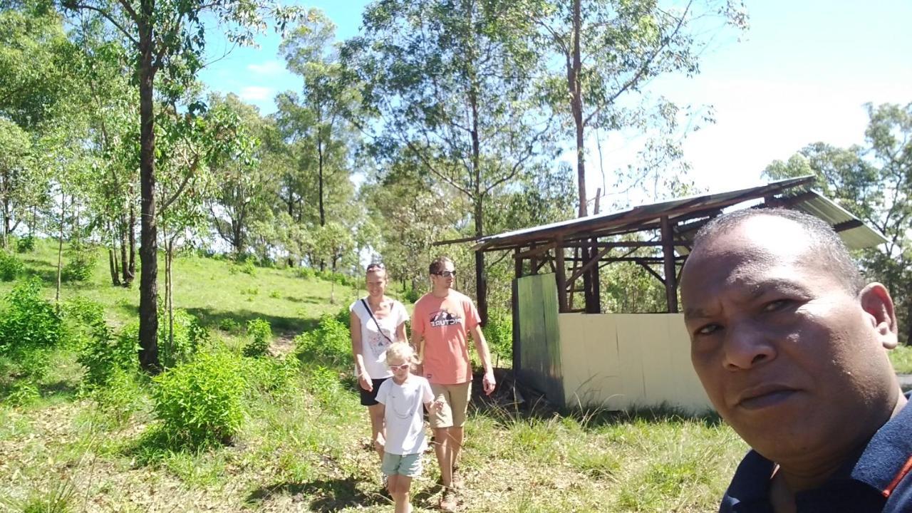 Arnolds Familly Homestay Bajawa エクステリア 写真