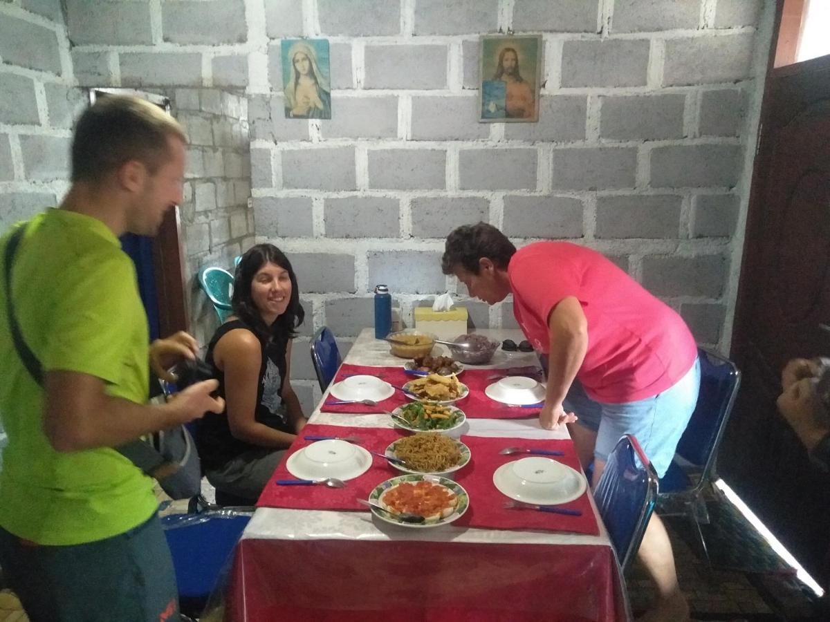Arnolds Familly Homestay Bajawa エクステリア 写真