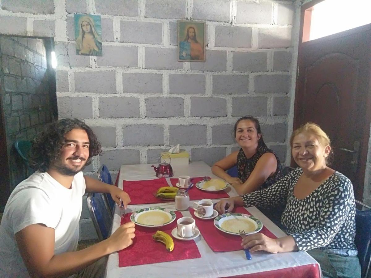 Arnolds Familly Homestay Bajawa エクステリア 写真