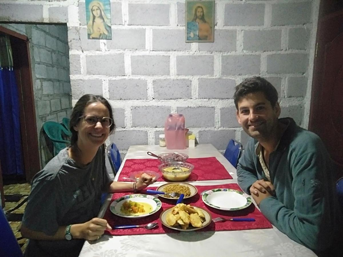 Arnolds Familly Homestay Bajawa エクステリア 写真