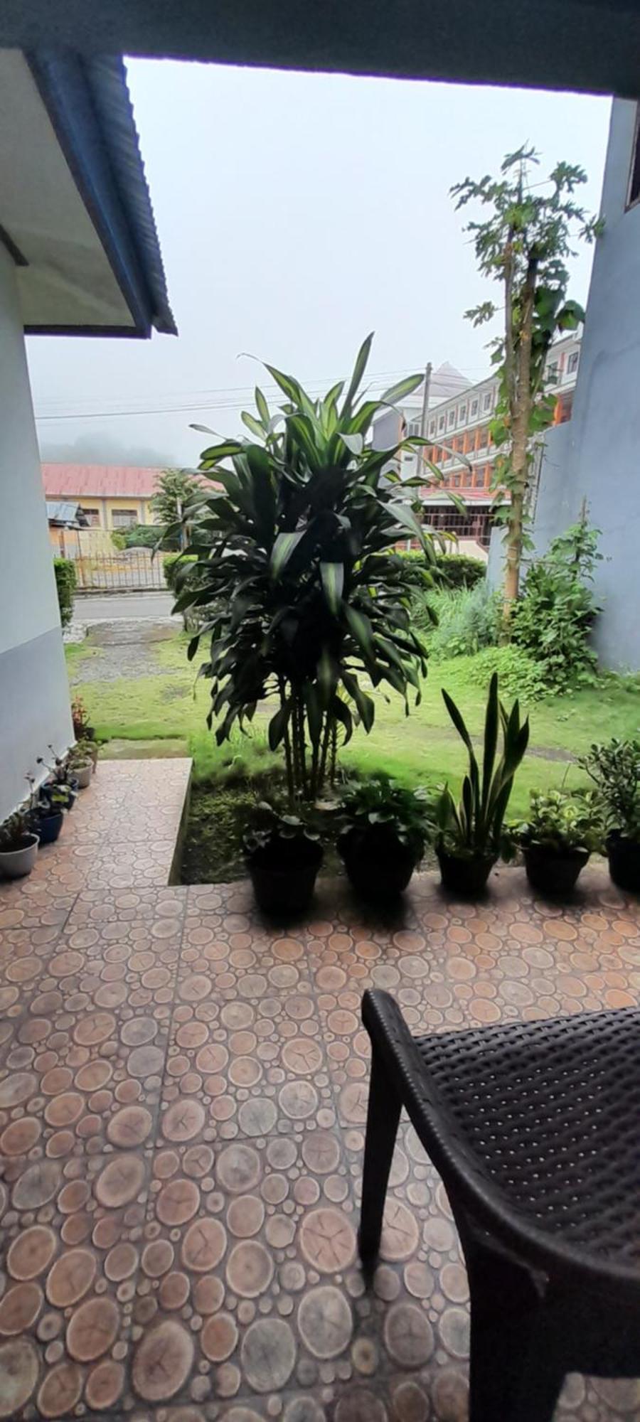 Arnolds Familly Homestay Bajawa エクステリア 写真