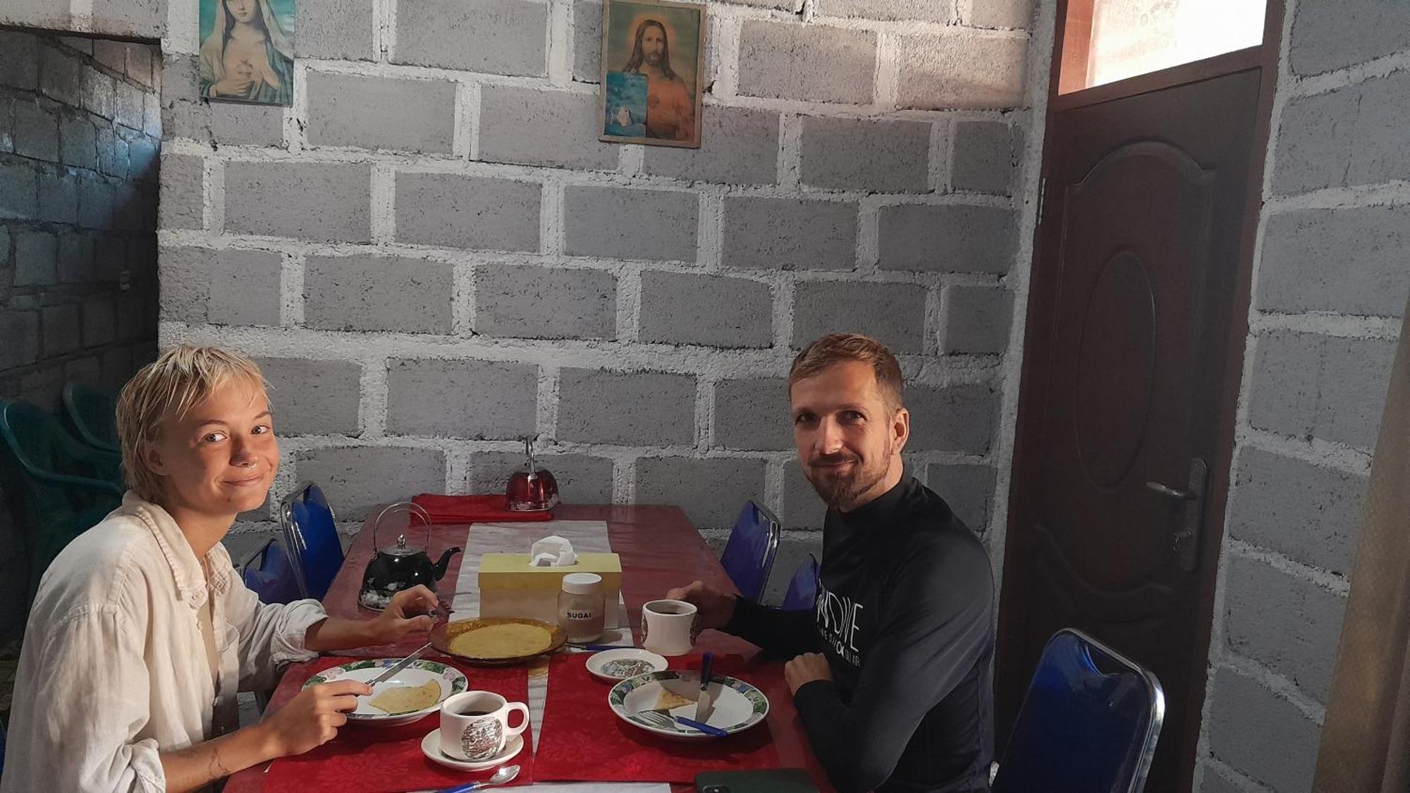 Arnolds Familly Homestay Bajawa エクステリア 写真