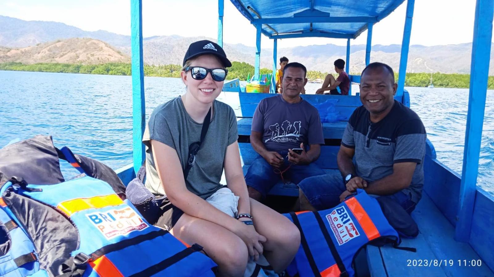 Arnolds Familly Homestay Bajawa エクステリア 写真