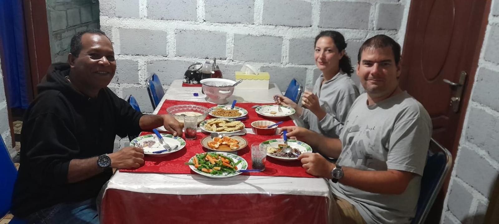 Arnolds Familly Homestay Bajawa エクステリア 写真