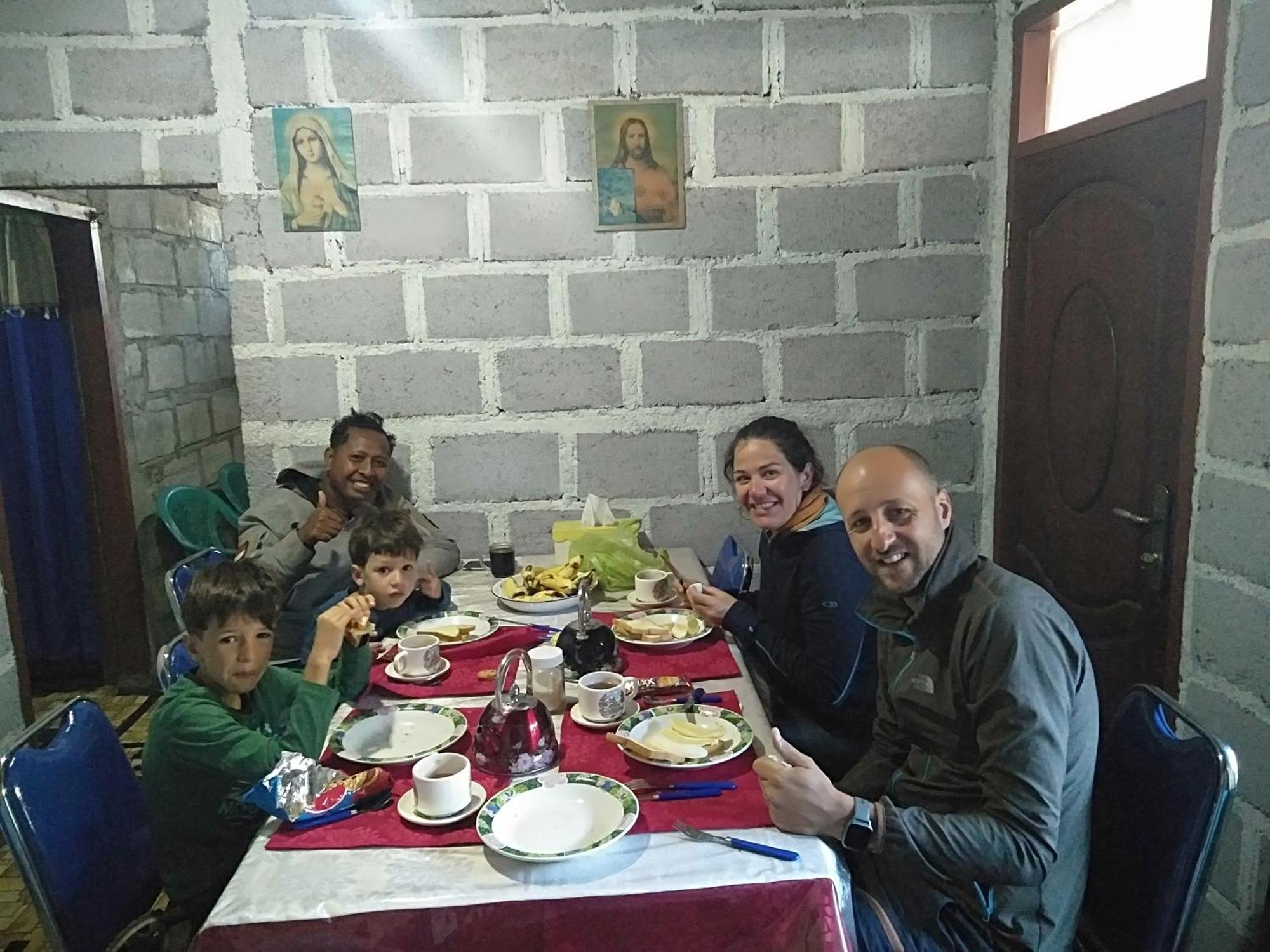 Arnolds Familly Homestay Bajawa 部屋 写真